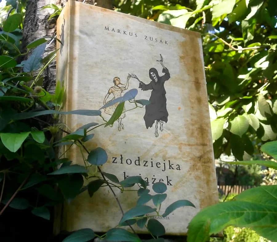 Markus Zusak i Złodziejka książek - Jak powieść zmienia spojrzenie na wojnę