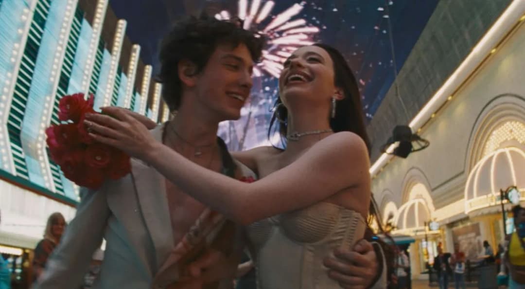 Anora: Krytyczna analiza filmu odkrywająca mroczne tajemnice i emocje